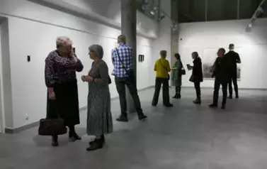 Wernisaż wystawy &bdquo;Rysowanie światłem&rdquo; - Kaja Kozon (28 lutego 2025) 12