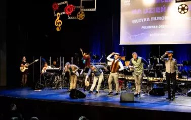 Koncert na Dzień Kobiet - muzyka filmowa i nie tylko w wykonaniu Puławskiej Orkiestry Dętej i gości (8 marca 2025) 6