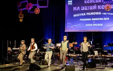 Koncert na Dzień Kobiet - muzyka filmowa i nie tylko w wykonaniu Puławskiej Orkiestry Dętej i gości (8 marca 2025) 14