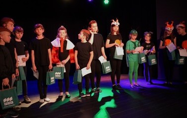 VI Teatralne Lato- pokaz finałowy &bdquo;Pracowite zwierzęta i swawolny konik polny&rdquo;
