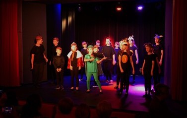 VI Teatralne Lato- pokaz finałowy &bdquo;Pracowite zwierzęta i swawolny konik polny&rdquo;