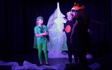 VI Teatralne Lato- pokaz finałowy &bdquo;Pracowite zwierzęta i swawolny konik polny&rdquo;