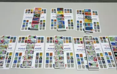 &bdquo;Kwiaty dla Pani na Puławach&rdquo;. Wystawa prac dzieci - uczestnik&oacute;w lekcji galeryjnych (11 czerwca 2025) 1