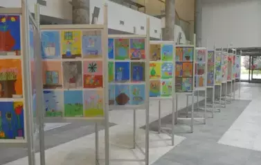 &bdquo;Kwiaty dla Pani na Puławach&rdquo;. Wystawa prac dzieci - uczestnik&oacute;w lekcji galeryjnych (11 czerwca 2025) 4