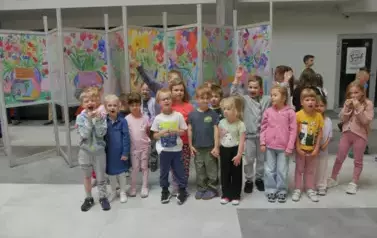 &bdquo;Kwiaty dla Pani na Puławach&rdquo;. Wystawa prac dzieci - uczestnik&oacute;w lekcji galeryjnych (11 czerwca 2025) 7