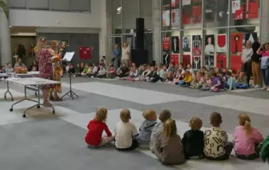 &bdquo;Kwiaty dla Pani na Puławach&rdquo;. Wystawa prac dzieci - uczestnik&oacute;w lekcji galeryjnych (11 czerwca 2025) 15