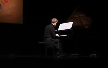 Puławski Festiwal Muzyczny &bdquo;Wszystkie Strony Świata&rdquo;. Recital fortepianowy "Minimalizm i emocja" (7 listopada 2025) 3