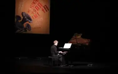 Puławski Festiwal Muzyczny &bdquo;Wszystkie Strony Świata&rdquo;. Recital fortepianowy "Minimalizm i emocja" (7 listopada 2025) 4