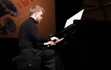 Puławski Festiwal Muzyczny &bdquo;Wszystkie Strony Świata&rdquo;. Recital fortepianowy "Minimalizm i emocja" (7 listopada 2025) 5