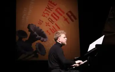 Puławski Festiwal Muzyczny &bdquo;Wszystkie Strony Świata&rdquo;. Recital fortepianowy "Minimalizm i emocja" (7 listopada 2025) 8
