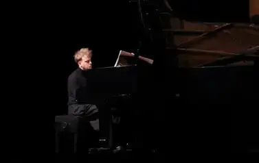 Puławski Festiwal Muzyczny &bdquo;Wszystkie Strony Świata&rdquo;. Recital fortepianowy "Minimalizm i emocja" (7 listopada 2025) 9