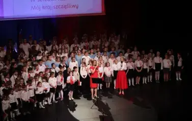 "Ja to mam szczęście. M&oacute;j kraj szczęśliwy, piękny, prawdziwy..." - Koncert patriotyczny "Żeby Polska była Polską" (16 listopada 2025) 1