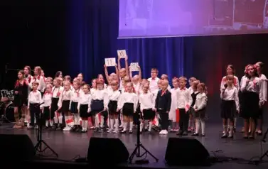 "Ja to mam szczęście. M&oacute;j kraj szczęśliwy, piękny, prawdziwy..." - Koncert patriotyczny "Żeby Polska była Polską" (16 listopada 2025) 30
