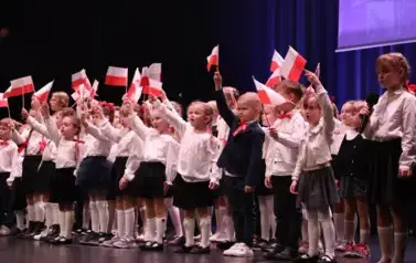 "Ja to mam szczęście. M&oacute;j kraj szczęśliwy, piękny, prawdziwy..." - Koncert patriotyczny "Żeby Polska była Polską" (16 listopada 2025) 31