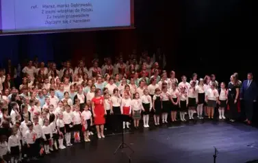 "Ja to mam szczęście. M&oacute;j kraj szczęśliwy, piękny, prawdziwy..." - Koncert patriotyczny "Żeby Polska była Polską" (16 listopada 2025) 37