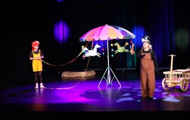 Spektakl mikołajkowy Teatru KURTYNA &bdquo;Patataj, pędź koniku&hellip; Bajka o wolności i odwadze&rdquo; (6 grudnia 2025) 14