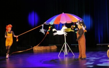 Spektakl mikołajkowy Teatru KURTYNA &bdquo;Patataj, pędź koniku&hellip; Bajka o wolności i odwadze&rdquo; (6 grudnia 2025) 15