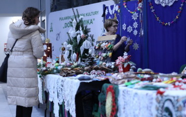Kiermasz bożonarodzeniowy Klubu Tw&oacute;rc&oacute;w Ludowych (12 grudnia 2025) 33