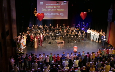 Podr&oacute;ż przez światowe hity kinowe. Koncert Puławskiej Orkiestry Dętej i gości (14 lutego 2026)