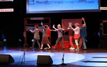  &bdquo;Dzieci PRL-u&rdquo; - spektakl Teatru RETRO (21 kwietnia 2026) 14