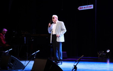 &bdquo;Dzieci PRL-u&rdquo; - spektakl Teatru RETRO (21 kwietnia 2026) 15