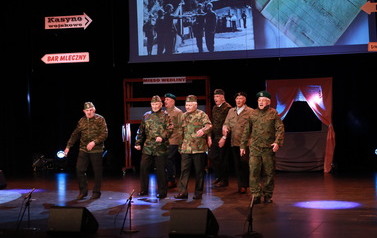  &bdquo;Dzieci PRL-u&rdquo; - spektakl Teatru RETRO (21 kwietnia 2026) 30