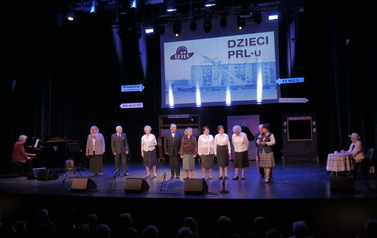  &bdquo;Dzieci PRL-u&rdquo; - spektakl Teatru RETRO (21 kwietnia 2026) 46