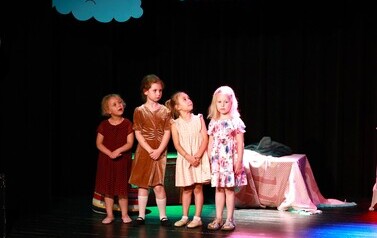 Premiera Dziecięcego Teatrzyku Figielek: Ż&oacute;łw i Echo Sł&oacute;w i Warsztat&oacute;w Zabawa w Teatr: Kraina Uczuć z Jednorożcem (19 czerwca 2026) 13
