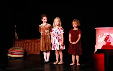 Premiera Dziecięcego Teatrzyku Figielek: Ż&oacute;łw i Echo Sł&oacute;w i Warsztat&oacute;w Zabawa w Teatr: Kraina Uczuć z Jednorożcem (19 czerwca 2026) 24