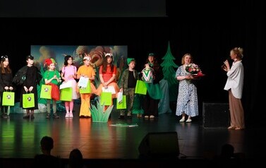 Premiera Teatru Agrafka: Pi&oacute;ra pełne marzeń - Wrona, Papuga i las pełen przyjaźni (23 czerwca 2026) 1