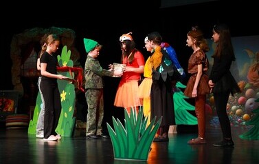 Premiera Teatru Agrafka: Pi&oacute;ra pełne marzeń - Wrona, Papuga i las pełen przyjaźni (23 czerwca 2026) 18