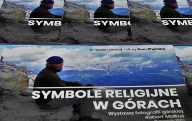 Symbole religijne w g&oacute;rach - wystawa fotografii Roberta Małkusa     