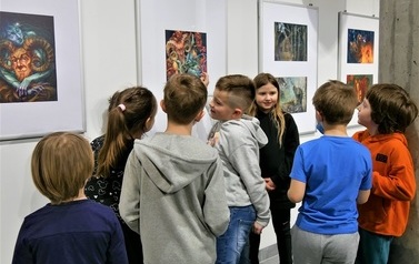 Wernisaż wystawy &bdquo;Bajki, baśnie i legendy polskie&rdquo; ze zbior&oacute;w BWA Galerii Zamojskiej (22 kwietnia 2022)