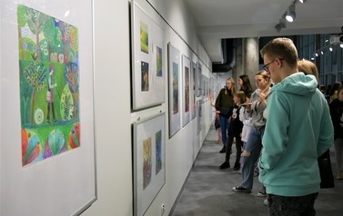Wernisaż wystawy &bdquo;Bajki, baśnie i legendy polskie&rdquo; ze zbior&oacute;w BWA Galerii Zamojskiej (22 kwietnia 2022)