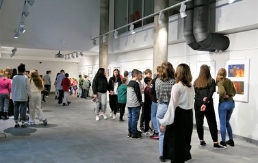 Wernisaż wystawy &bdquo;Bajki, baśnie i legendy polskie&rdquo; ze zbior&oacute;w BWA Galerii Zamojskiej (22 kwietnia 2022)