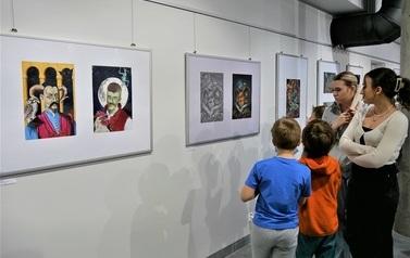 Wernisaż wystawy &bdquo;Bajki, baśnie i legendy polskie&rdquo; ze zbior&oacute;w BWA Galerii Zamojskiej (22 kwietnia 2022)