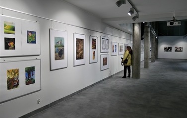 Wernisaż wystawy &bdquo;Bajki, baśnie i legendy polskie&rdquo; ze zbior&oacute;w BWA Galerii Zamojskiej (22 kwietnia 2022) 