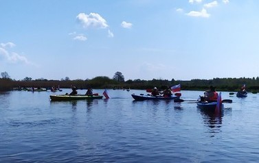 Spływ kajakowy z okazji Dnia Flagi (2 maja 2022)