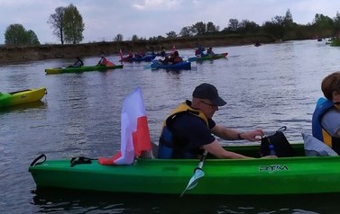 Spływ kajakowy z okazji Dnia Flagi (2 maja 2022)