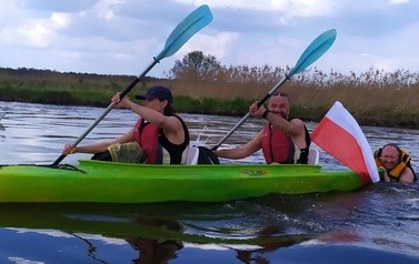 Spływ kajakowy z okazji Dnia Flagi (2 maja 2022)