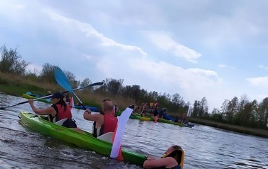 Spływ kajakowy z okazji Dnia Flagi (2 maja 2022)