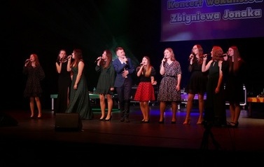 &bdquo;Ktoś mnie pokochał&rdquo; - koncert wokalist&oacute;w Zbigniewa Jonaka (5 maja 2022)