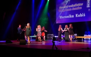 &bdquo;Ktoś mnie pokochał&rdquo; - koncert wokalist&oacute;w Zbigniewa Jonaka (5 maja 2022)