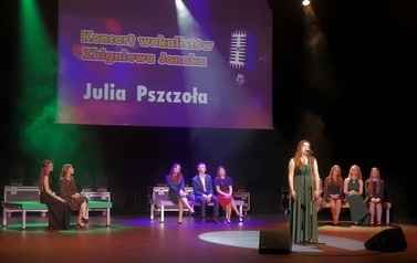 &bdquo;Ktoś mnie pokochał&rdquo; - koncert wokalist&oacute;w Zbigniewa Jonaka (5 maja 2022)
