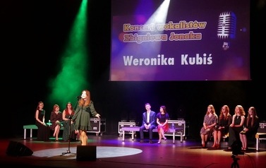 &bdquo;Ktoś mnie pokochał&rdquo; - koncert wokalist&oacute;w Zbigniewa Jonaka (5 maja 2022)