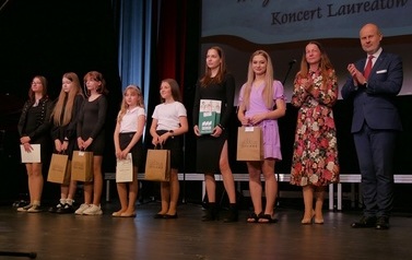 Koncert Laureat&oacute;w XVII Puławskiego Turnieju Recytacji, Muzyki i Pieśni Narodowych &bdquo;Witaj Majowa Jutrzenko&rdquo; (8 maja 2022) 5