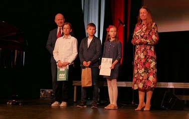 Koncert Laureat&oacute;w XVII Puławskiego Turnieju Recytacji, Muzyki i Pieśni Narodowych &bdquo;Witaj Majowa Jutrzenko&rdquo; (8 maja 2022) 7