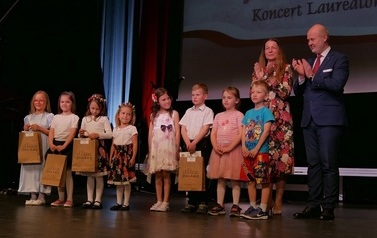 Koncert Laureat&oacute;w XVII Puławskiego Turnieju Recytacji, Muzyki i Pieśni Narodowych &bdquo;Witaj Majowa Jutrzenko&rdquo; (8 maja 2022) 8