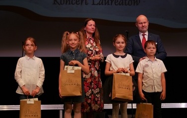 Koncert Laureat&oacute;w XVII Puławskiego Turnieju Recytacji, Muzyki i Pieśni Narodowych &bdquo;Witaj Majowa Jutrzenko&rdquo; (8 maja 2022) 13