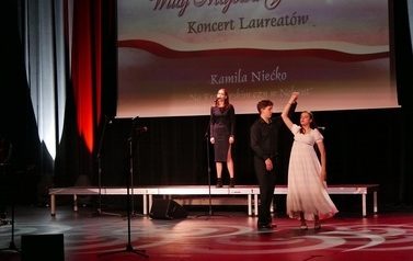 Koncert Laureat&oacute;w XVII Puławskiego Turnieju Recytacji, Muzyki i Pieśni Narodowych &bdquo;Witaj Majowa Jutrzenko&rdquo; (8 maja 2022) 18